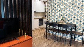 Orange Apartment with balcony - free parking
